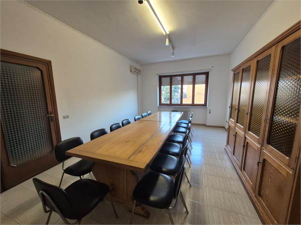 STANZE USO UFFICIO  IN AFFITTO ZONA BASSA - L.1040