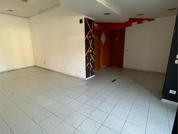 Locale commerciale in vendita - G.990